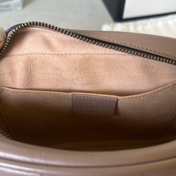 Gucci Small Marmont Mattelasse Camera Bag - Picture 4 of 14
